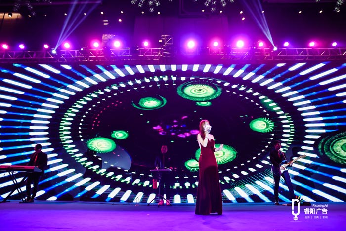 什么樣的合唱歌曲適合在年會(huì)活動(dòng)上表演？