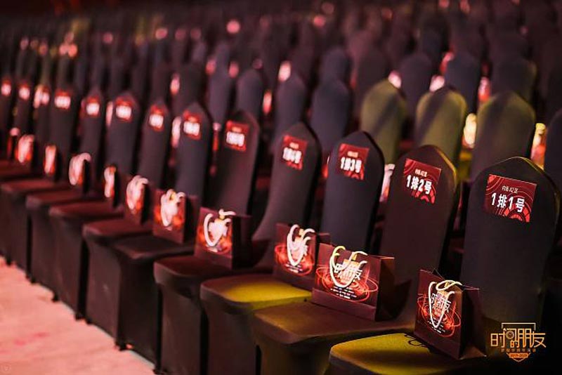 會議中椅子上貼嘉賓座位帖怎么貼？